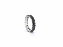 Bague d'éternité en or blanc avec diamants noirs