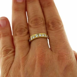 Bague d'éternité en or jaune avec diamants