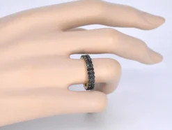 Bague d'éternité en or jaune avec diamants noirs