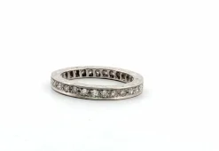 Bague d'éternité en platine et diamants