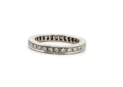 Bague d'éternité en platine et diamants