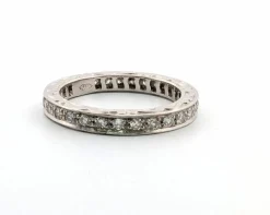 Bague d'éternité en platine et diamants