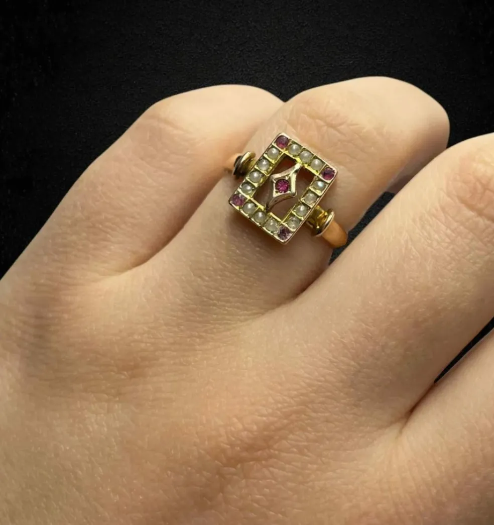 Bague du début des années 1900 avec rubellites et micro perles
