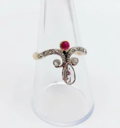 Bague duchesse antique or, diamant poire, rubis et diamant