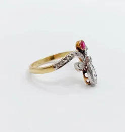 Bague duchesse antique or, diamant poire, rubis et diamant