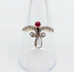 Bague duchesse antique or, diamant poire, rubis et diamant
