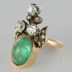 Bague duchesse émeraude cabochon et diamants