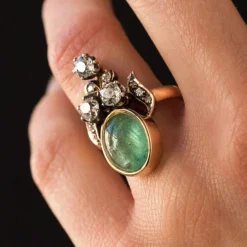 Bague duchesse émeraude cabochon et diamants