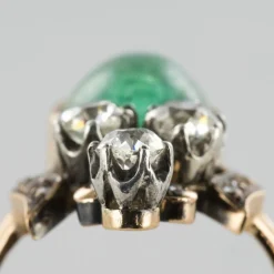 Bague duchesse émeraude cabochon et diamants