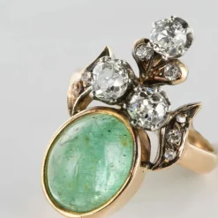 Bague duchesse émeraude cabochon et diamants