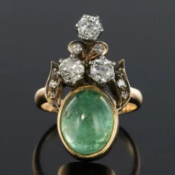 Bague duchesse émeraude cabochon et diamants