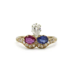 Bague duchesse XIXème - Or jaune, diamants, rubis et saphir.