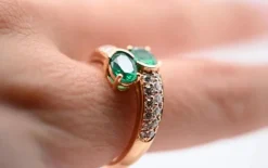 Bague Duo d'Émeraudes et de Diamants en Or Rose