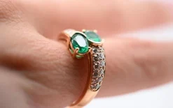 Bague Duo d'Émeraudes et de Diamants en Or Rose