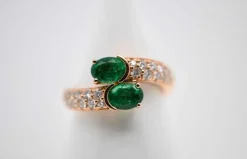 Bague Duo d'Émeraudes et de Diamants en Or Rose
