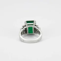 Bague Emeraude, Diamants