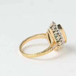 BAGUE EMERAUDE ENTOURAGE DIAMANTS OR JAUNE 18K