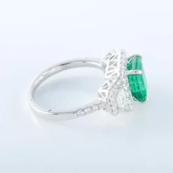Bague Emeraude entourage Diamants