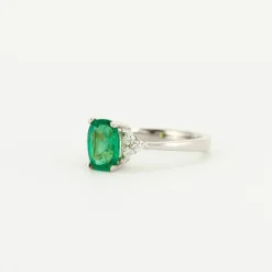 Bague Emeraude épaulée Diamants