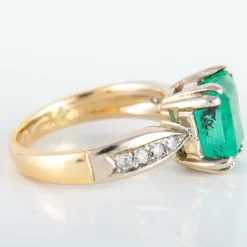 Bague Emeraude rectangulaire Diamants