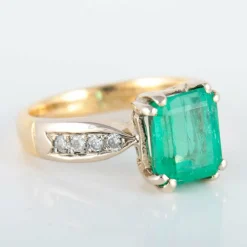 Bague Emeraude rectangulaire Diamants