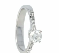 BAGUE EN DIAMANT