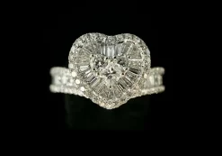 Bague en forme de coeur or blanc diamants