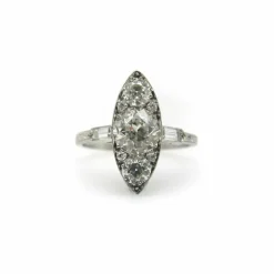 Bague en forme de navette en diamant de taille européenne ancienne en platine édouardienne