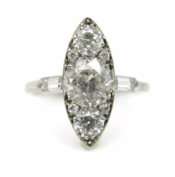 Bague en forme de navette en diamant de taille européenne ancienne en platine édouardienne