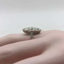 Bague en forme de navette en diamant de taille européenne ancienne en platine édouardienne
