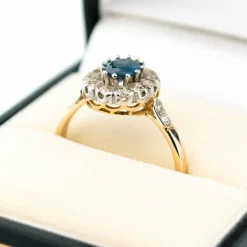 Bague en grappe de platine et diamants et saphirs