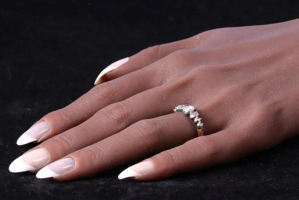 Bague en ligne avec diamants