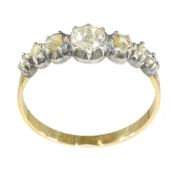 Bague en ligne avec diamants