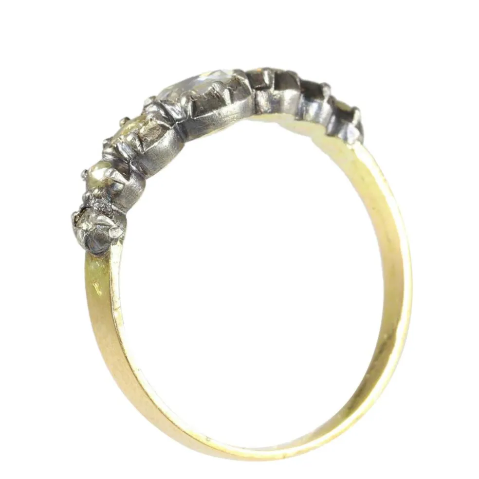 Bague en ligne avec diamants
