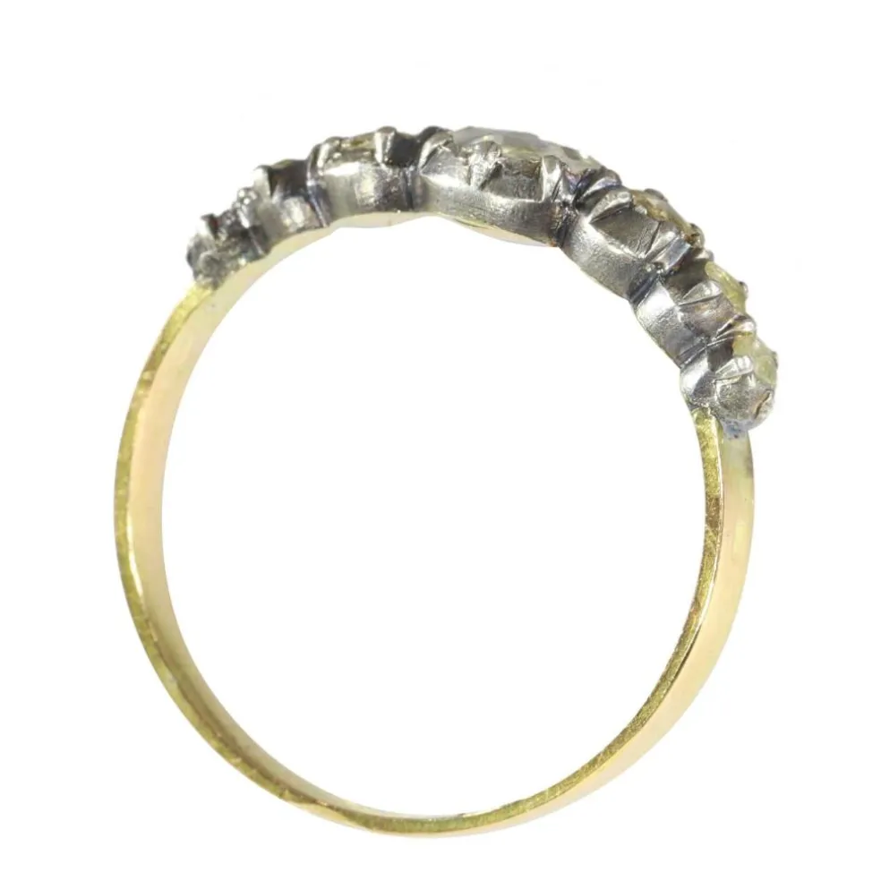 Bague en ligne avec diamants