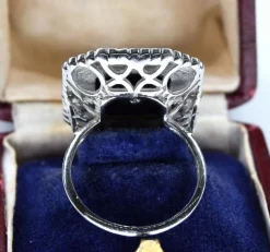 Bague en onyx et diamant taillé à la main
