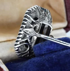 Bague en onyx et diamant taillé à la main