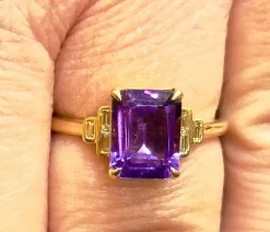 Bague en or 18 carats , améthyste et diamants