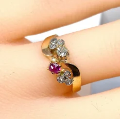 Bague en or 18 carats en diamants et rubis, époque 1900