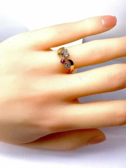Bague en or 18 carats en diamants et rubis, époque 1900