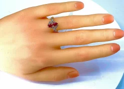 Bague en or 18 carats et platine en rubis et diamants