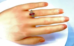 Bague en or 18 carats et platine en rubis et diamants
