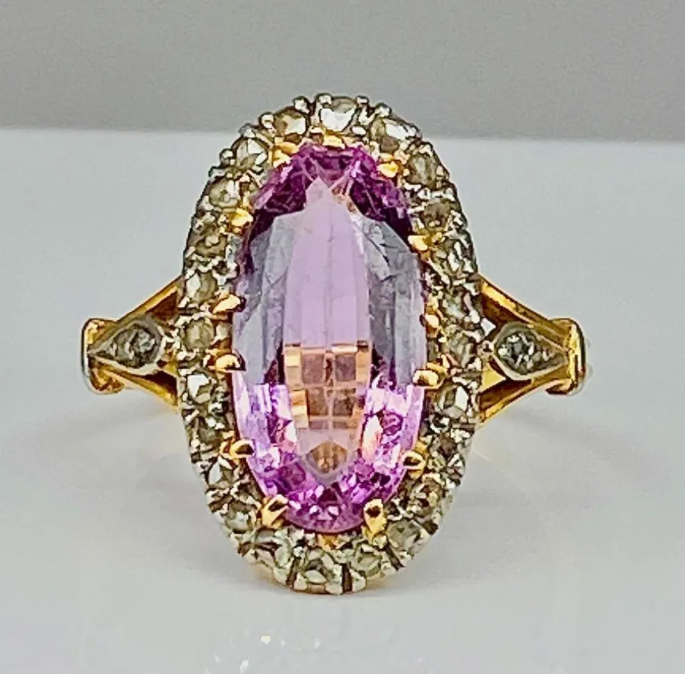 Bague en or 18 carats ornée d’une topaze rose et de diamants. Epoque Napoléon III.