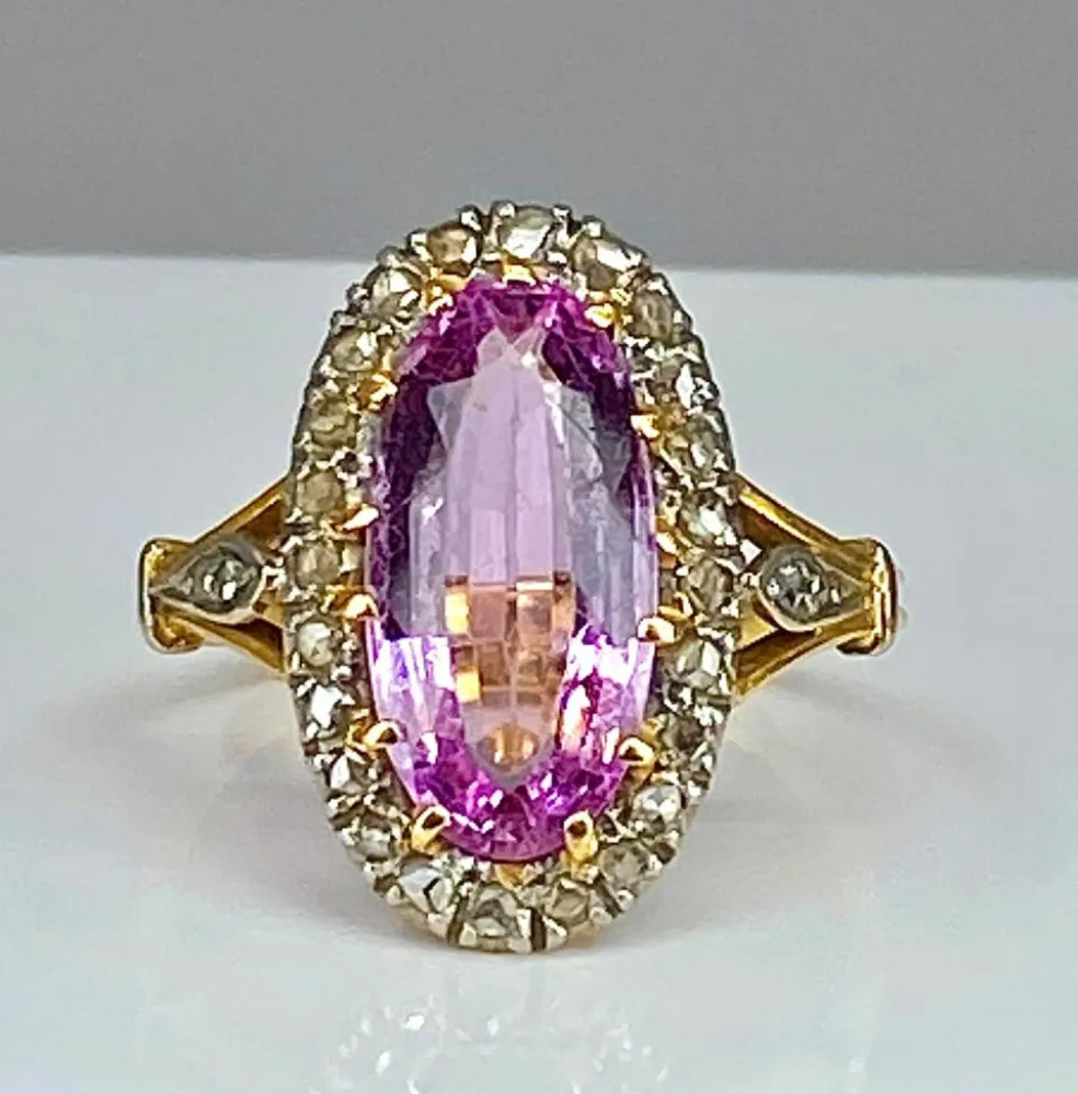 Bague en or 18 carats ornée d’une topaze rose et de diamants. Epoque Napoléon III.