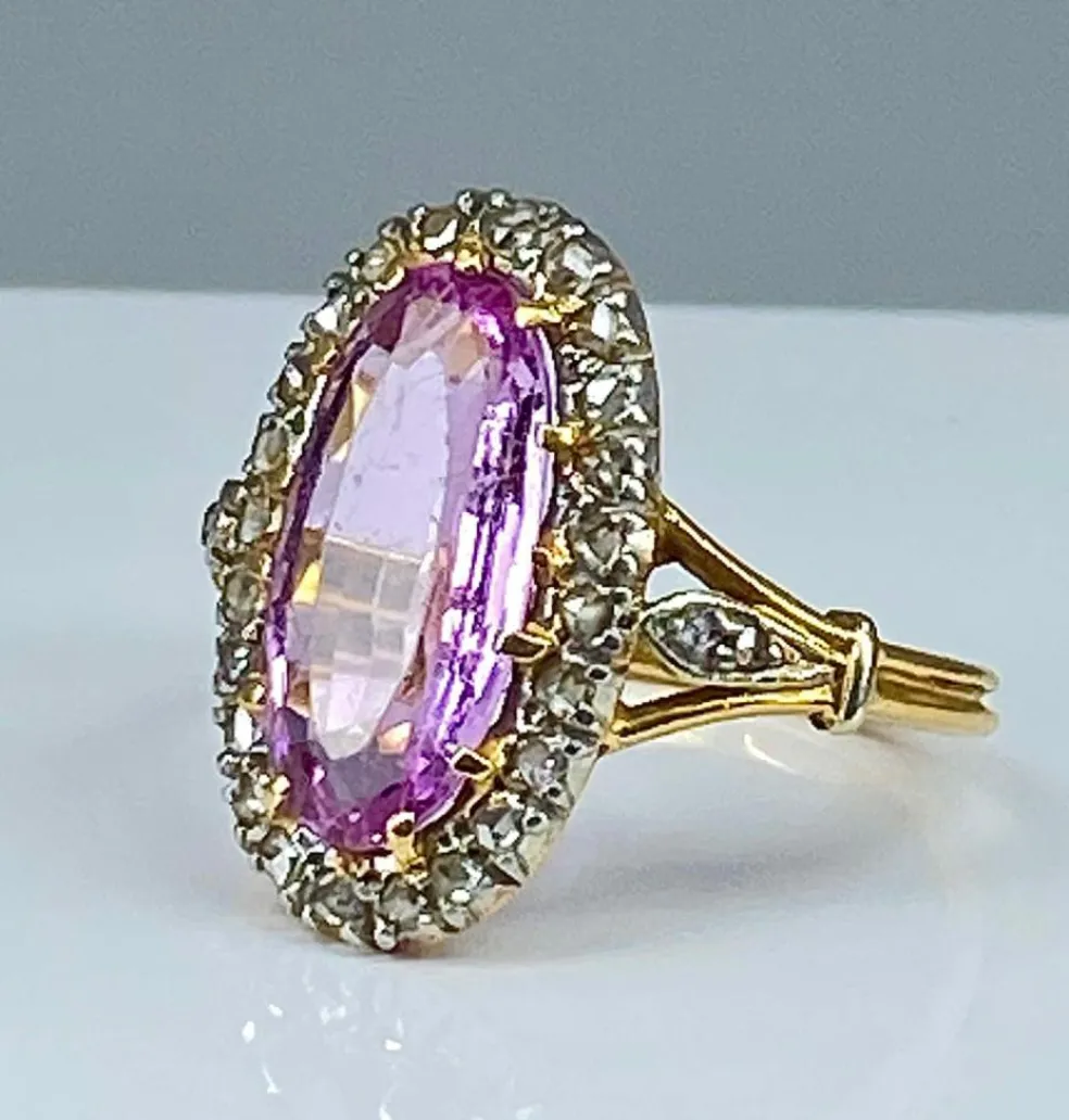 Bague en or 18 carats ornée d’une topaze rose et de diamants. Epoque Napoléon III.