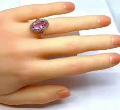 Bague en or 18 carats ornée d’une topaze rose et de diamants. Epoque Napoléon III.