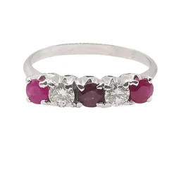 Bague en or 18 carats, rubis et diamants