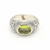 Bague en or, argent et péridot