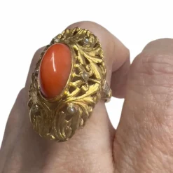 Bague en or avec corail et perle
