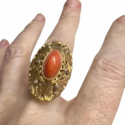 Bague en or avec corail et perle